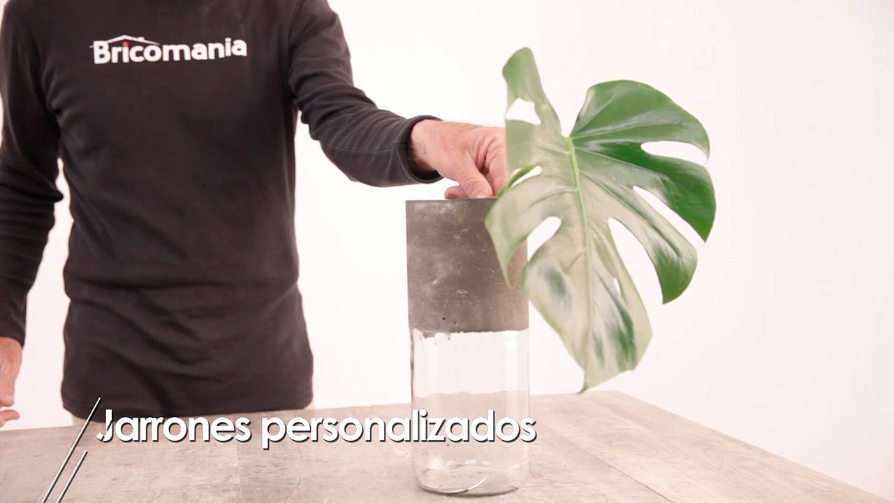 Hacer un jarrón con un tarro de cristal y hormigón paso 7