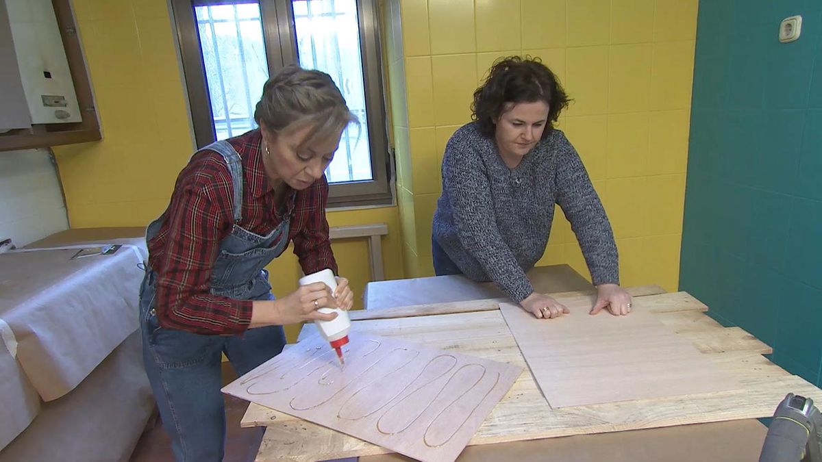 Deco764 Cocina rustica acogedora reloj madera sin obra paso 4