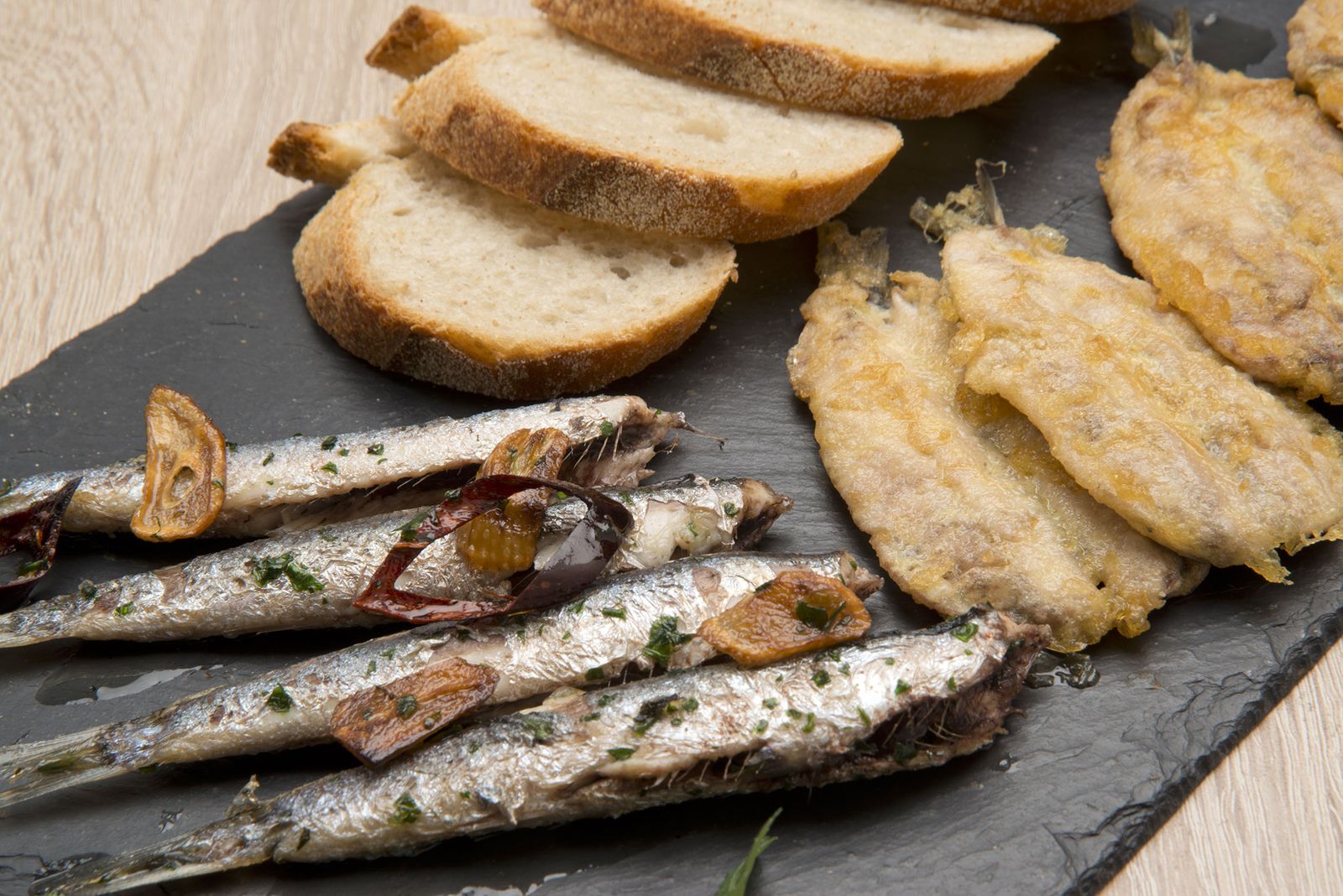 5727 1 Anchoas al ajillo y anchoas rebozadas (1112) xl