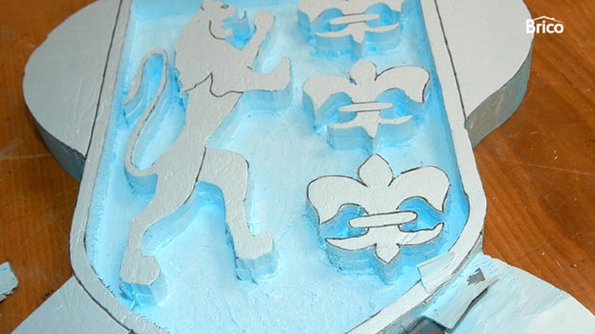 Brico 276 Escudo heraldico paso8