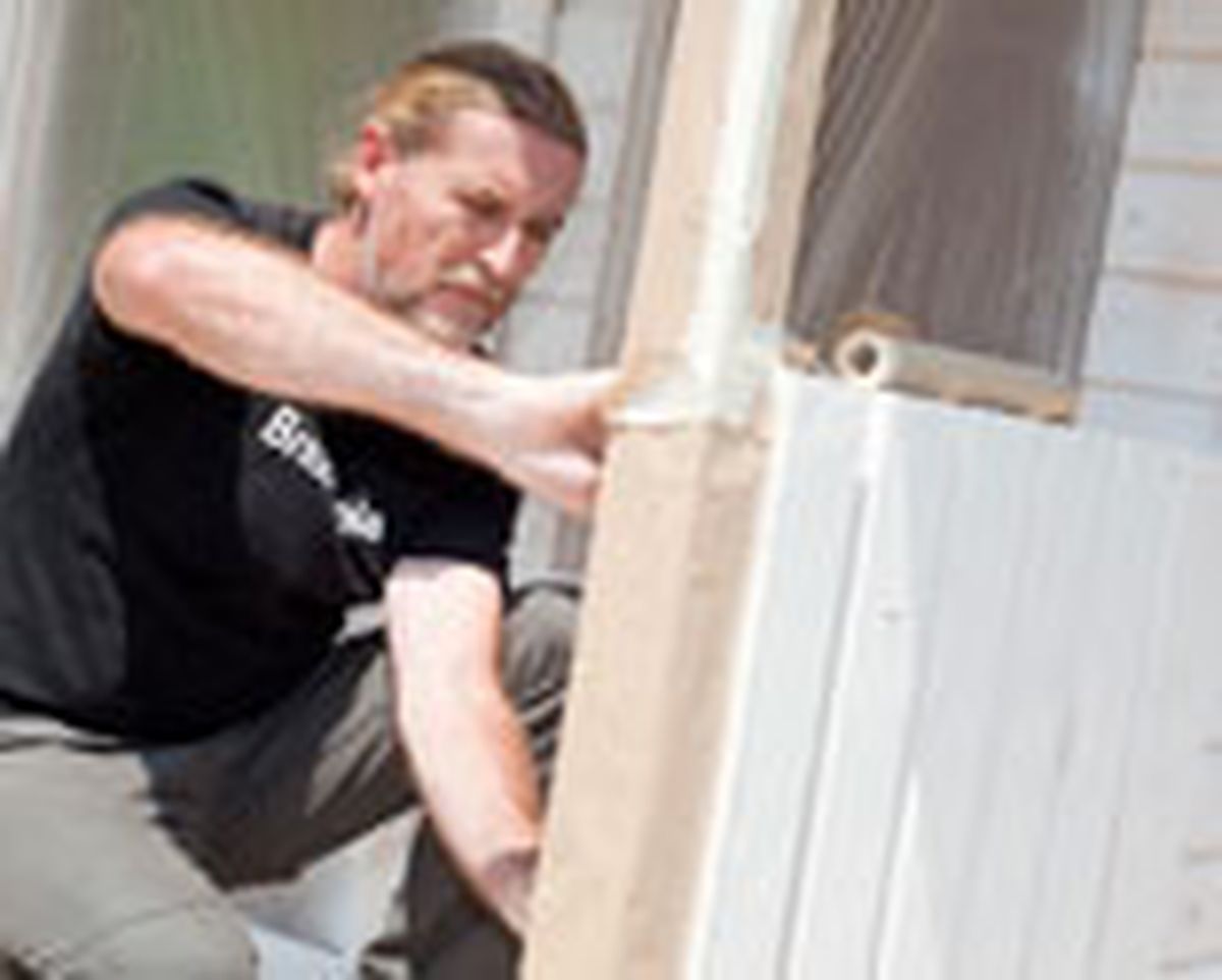 brico 655 pintar caseta madera paso 15