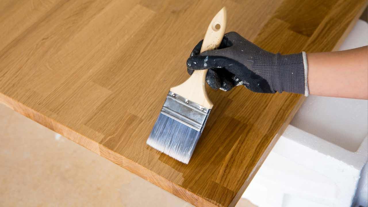 tipos de barniz para madera mesa