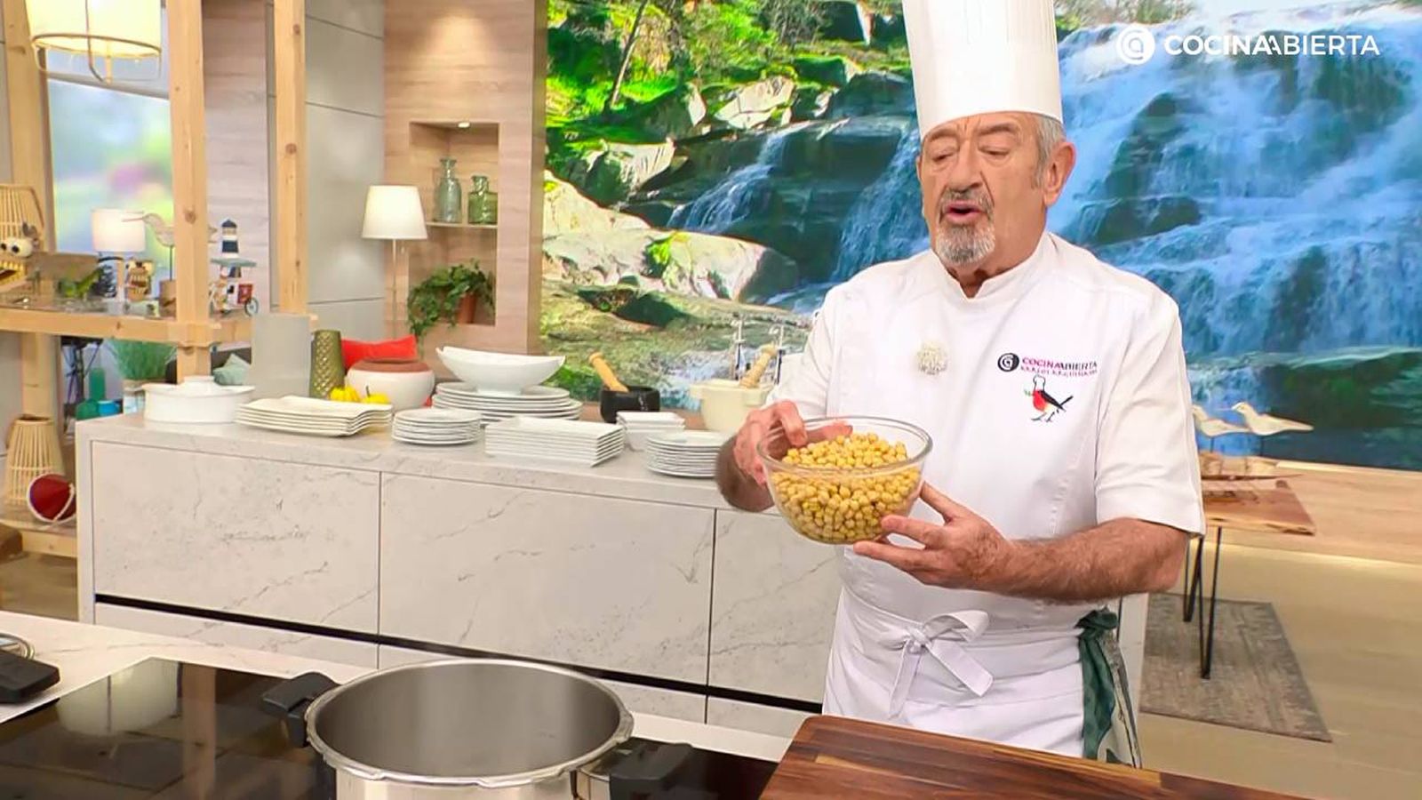 El remojo previo, la temperatura del agua y el tiempo de cocción son  claves para unos garbanzos tiernos