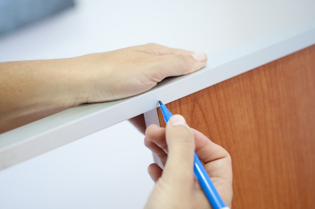 Bricomania 662 Fijar escritorio en la pared p1