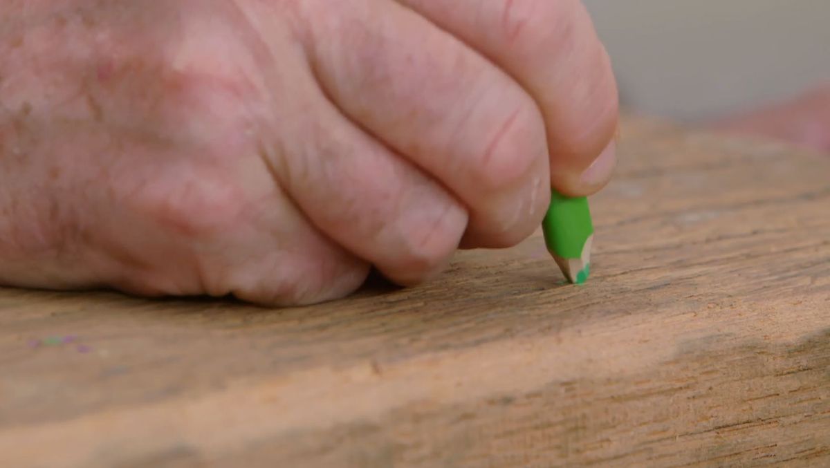 Cómo hacer una lámpara con una viga de madera paso 1