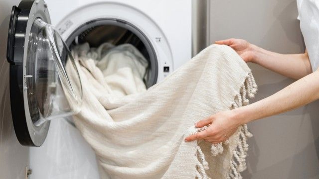 como lavar los tejidos de primavera guia de limpieza
