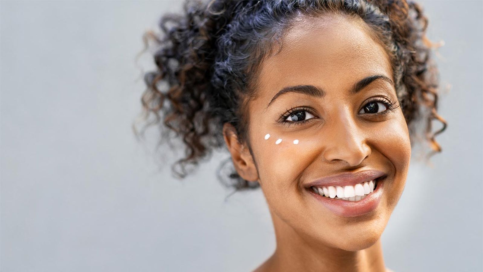 los mejores contornos de ojos para mejorar ojeras y bolsas portada