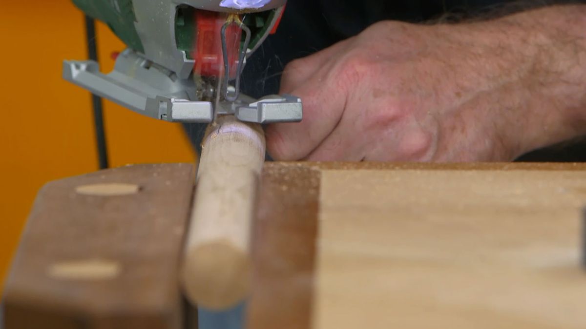Cómo hacer un soporte de madera para la guitarra paso 9