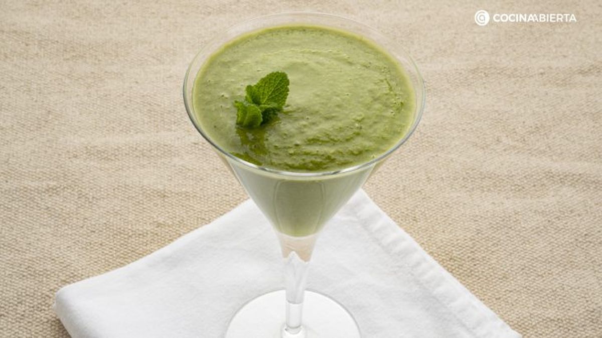 Batido casero de espinacas, plátano y manzana, de Karlos Arguiñano