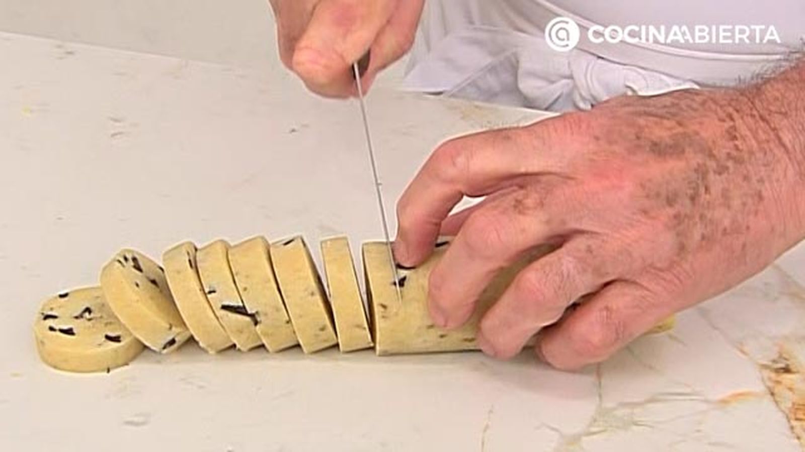 galletas saladas de queso y aceitunas receta cocinatis karlos arguinano karl67690321 paso3