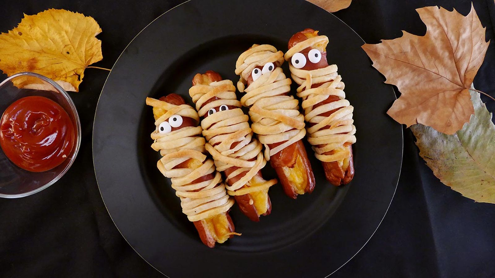 Salchichas momia para Halloween  paso 6