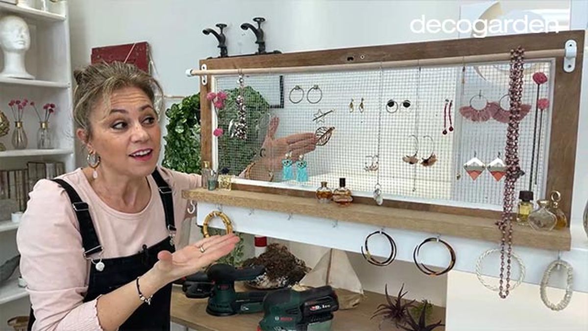 como hacer un joyero de pared paso 12