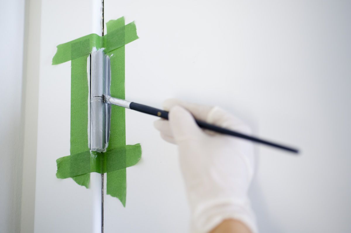 Bricomania 685 2 Pintar bisagras de puerta p4