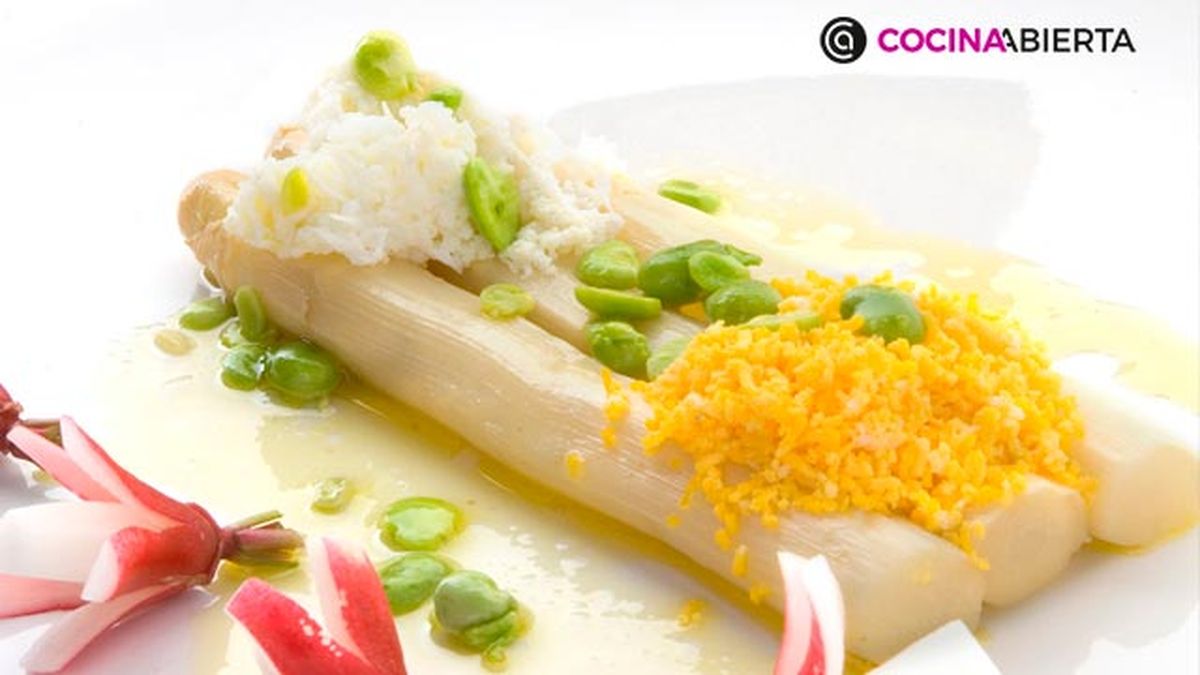 esparragos blancos frescos en escabeche