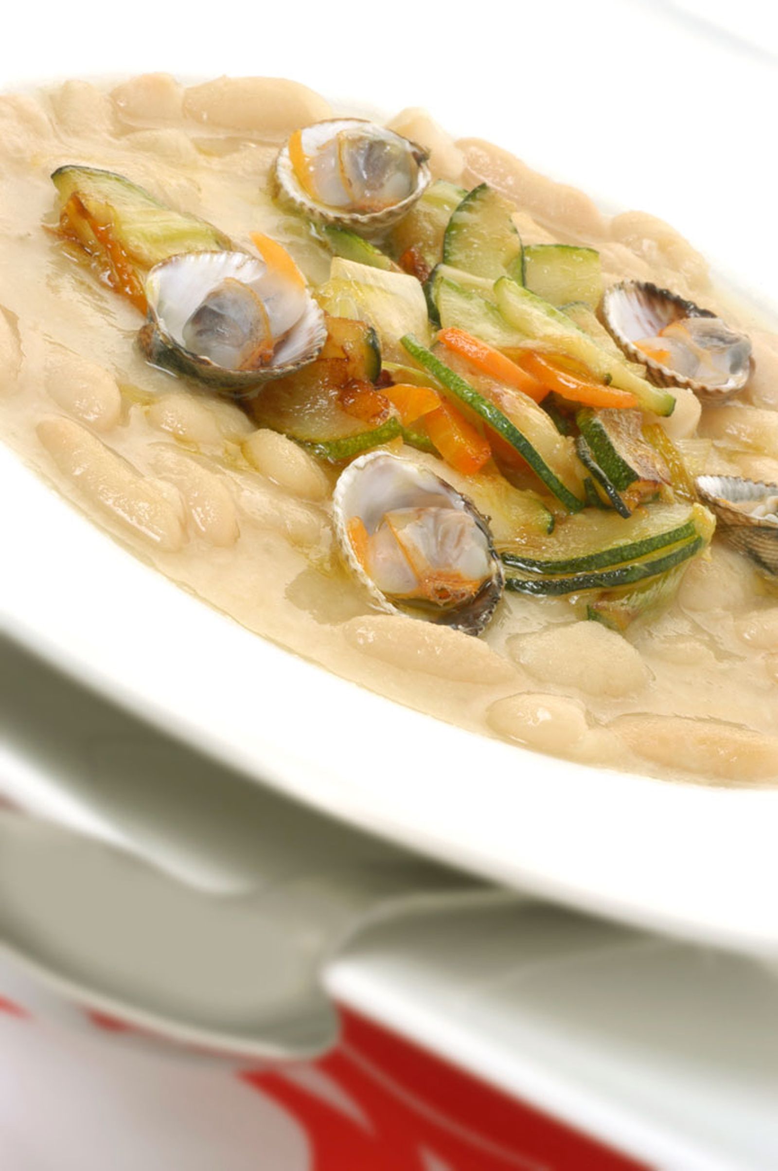 Fabes con verduras y berberechos