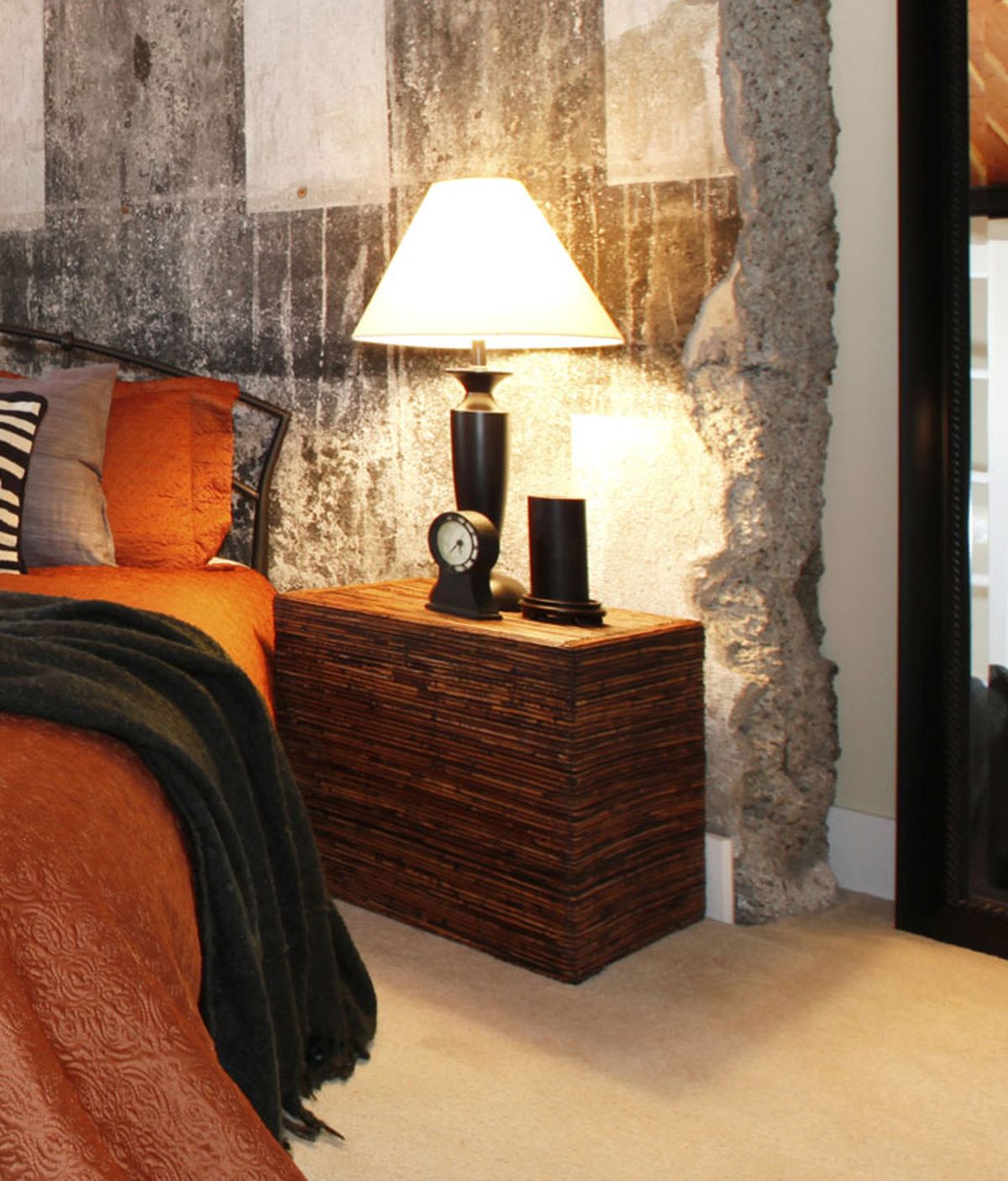 Dormitorio de estilo industrial   mesita