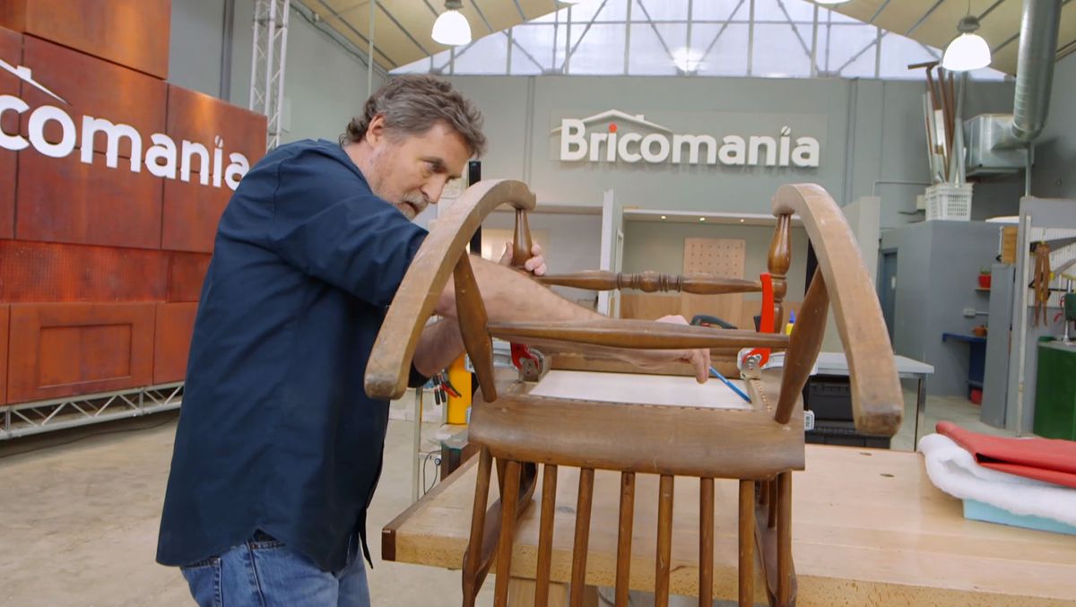 Cómo restaurar el asiento de una mecedora paso 3