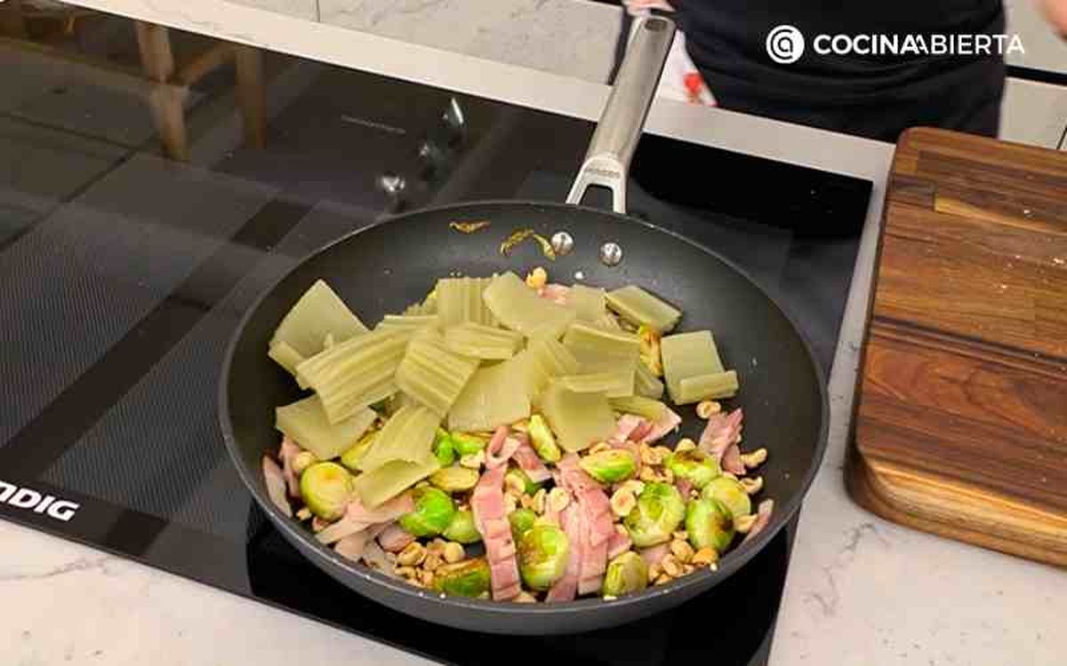 Agrega el cardo cocido