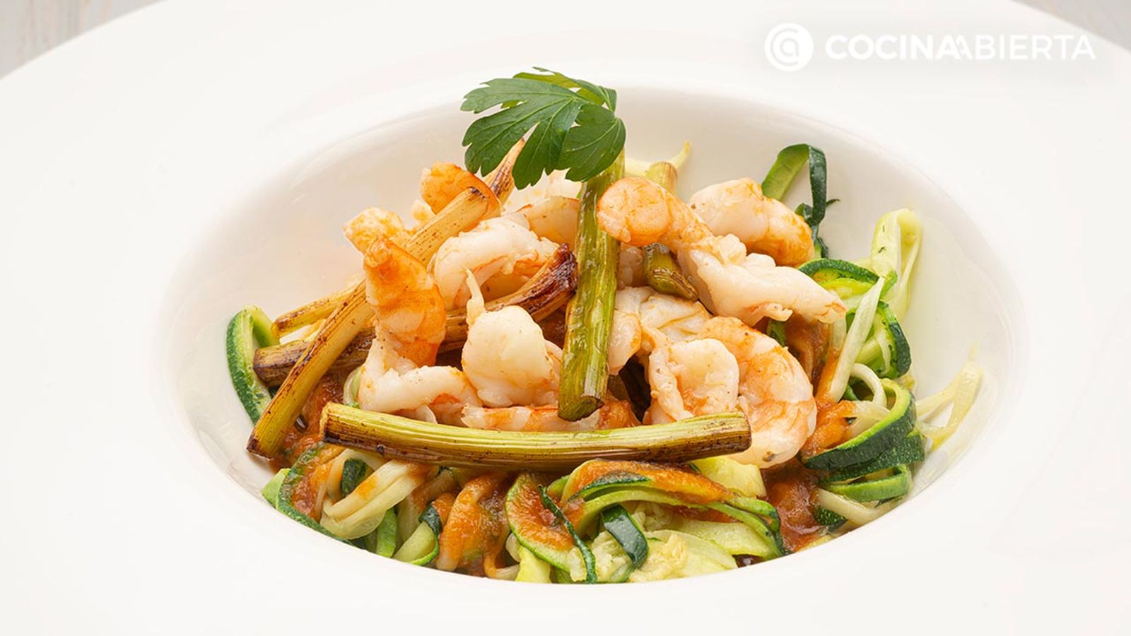 espaguetis de calabacin con langostinos receta karlos arguinano karl6765031