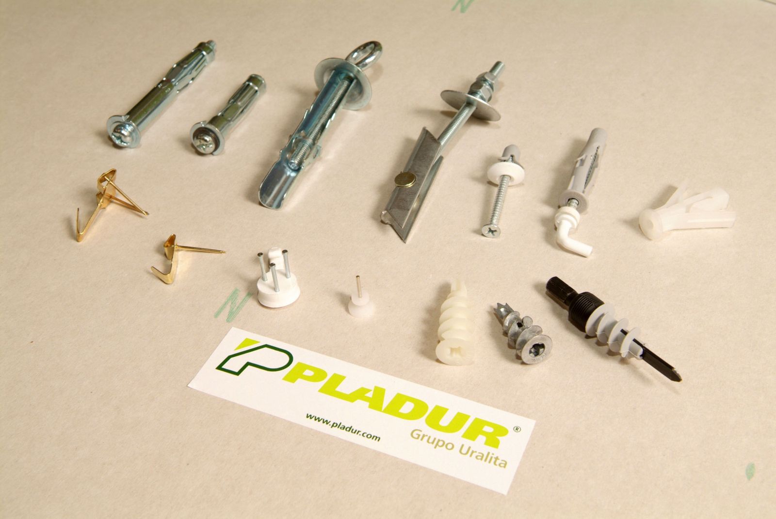 Tacos para pesos ligeros en yeso laminado