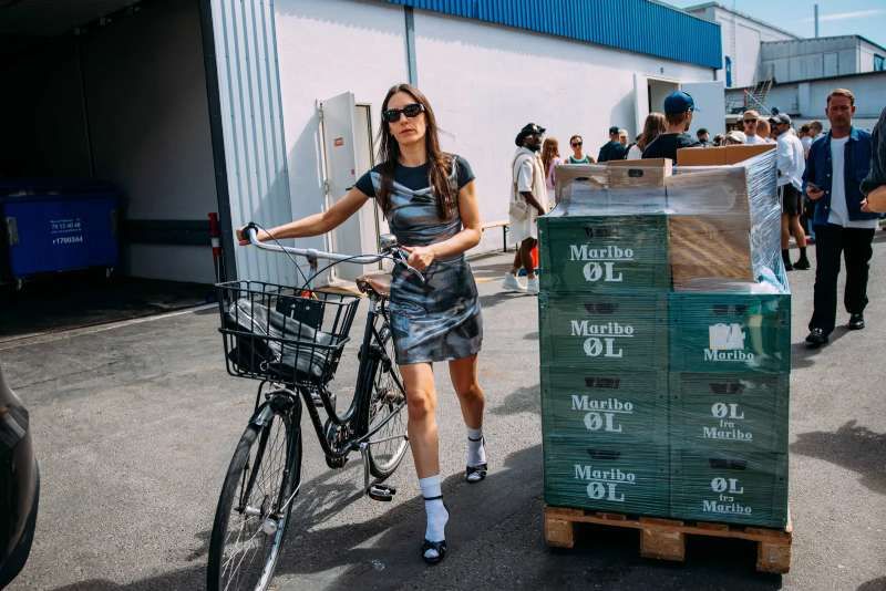 Copenhague Street Style, sandalia con calcetín blanco