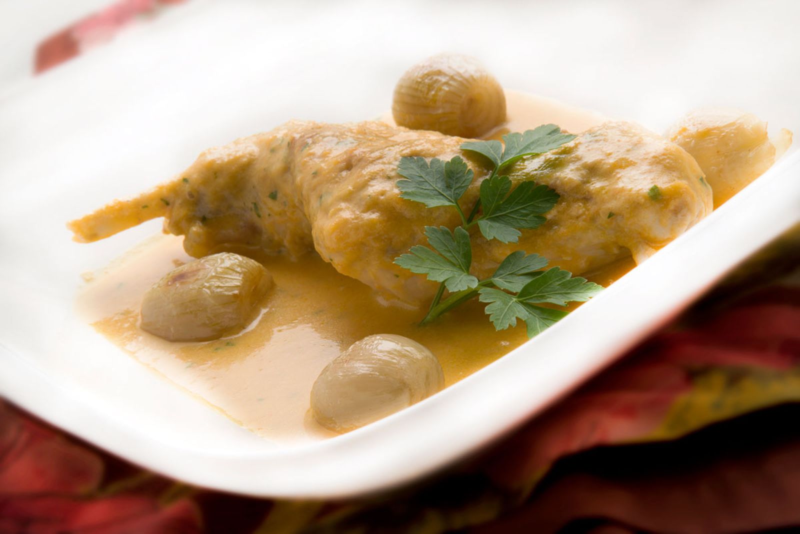 5305 Conejo en salsa de zanhoria con chalotas confitadas (690) xl