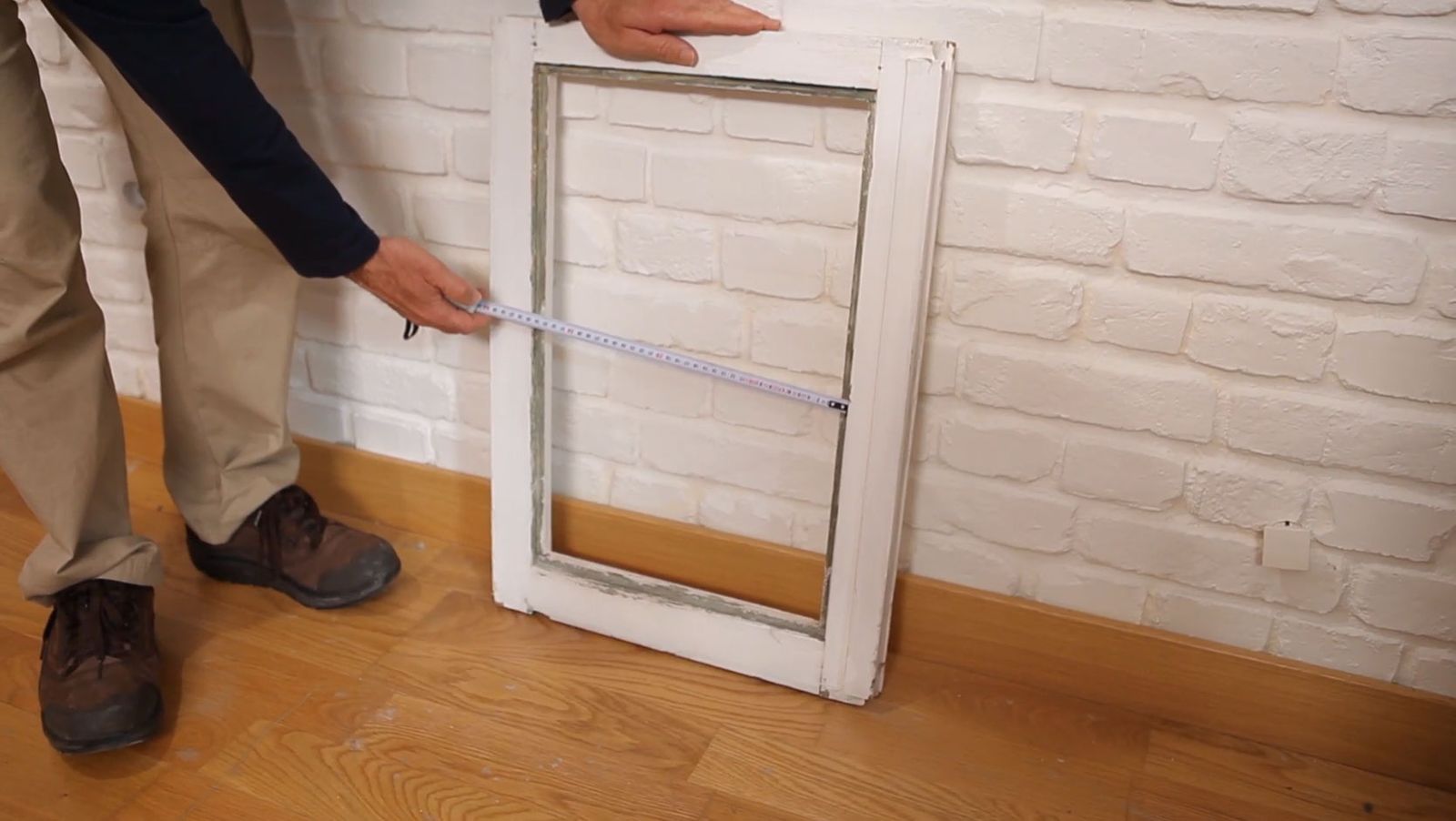 Cómo hacer un espejo con una ventana vieja paso 1