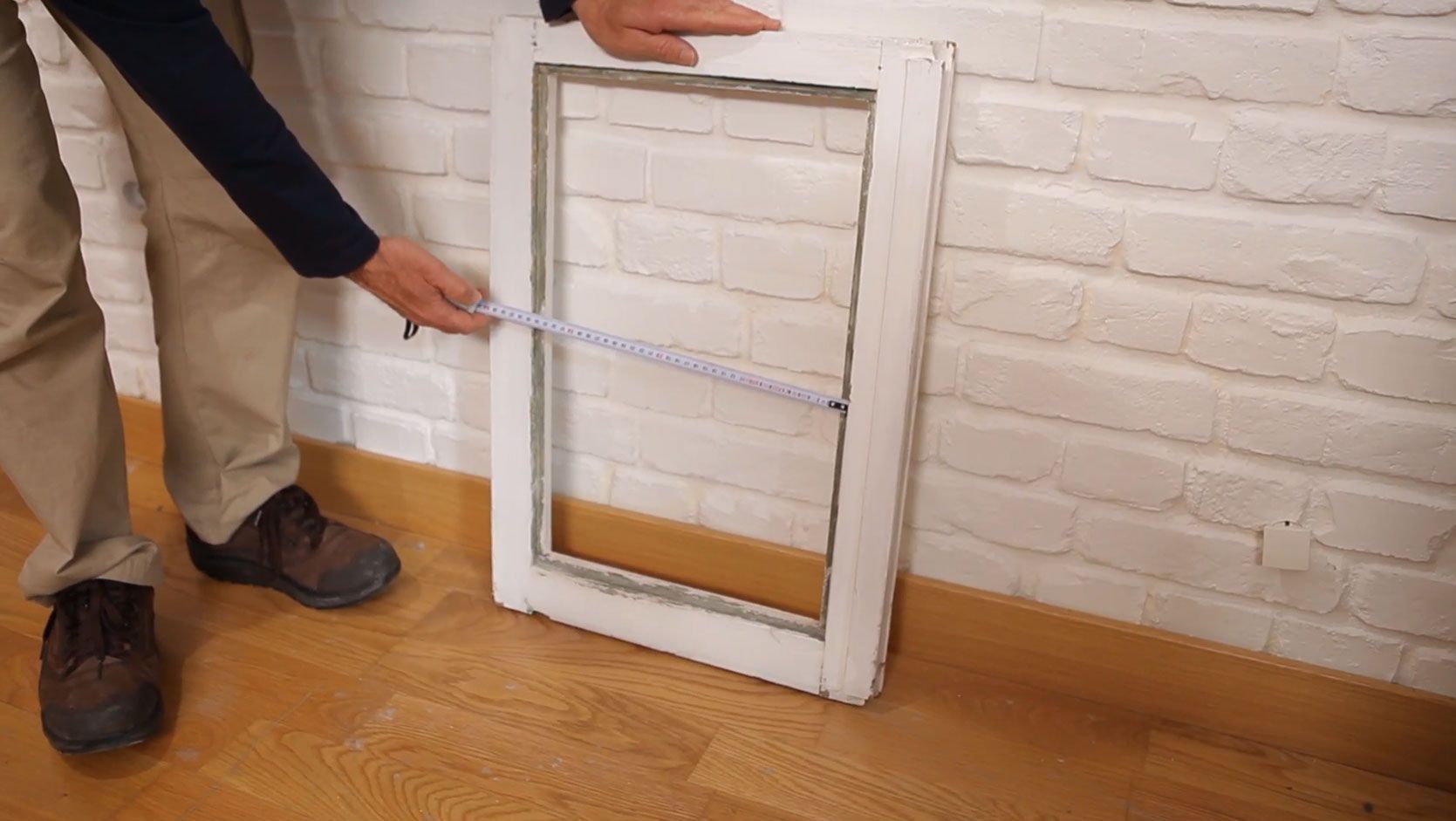 Cómo hacer un espejo con una ventana vieja paso 1