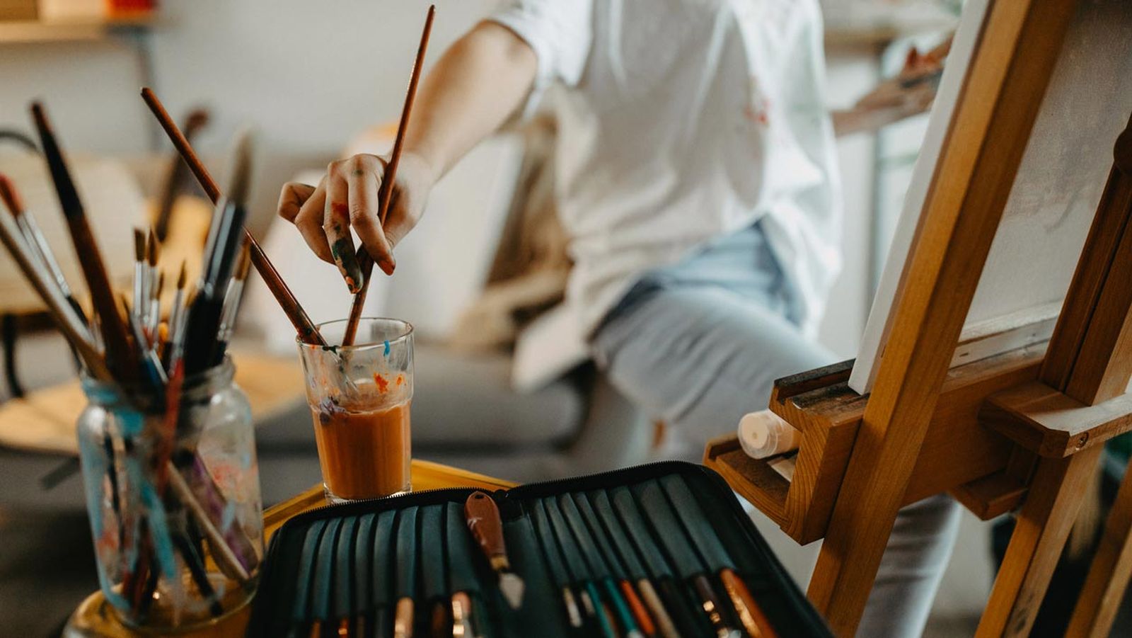 decorar un estudio de taller y pintura en casa materiales