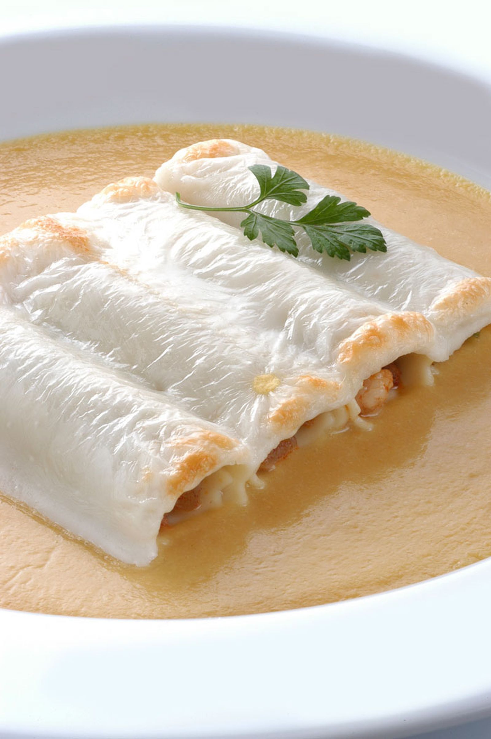 Canelones de morros de ternera con crema de garbanzos