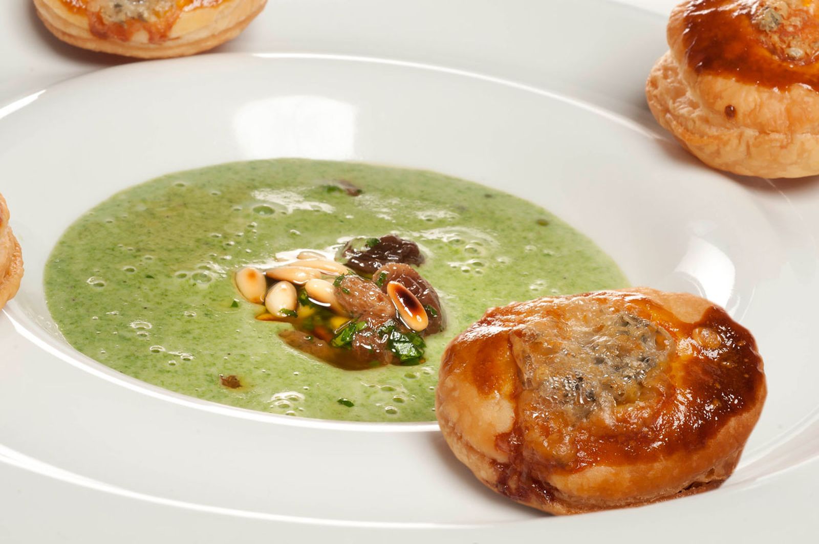 1522 Crema de espinacas con pasas y piñones (706) xl