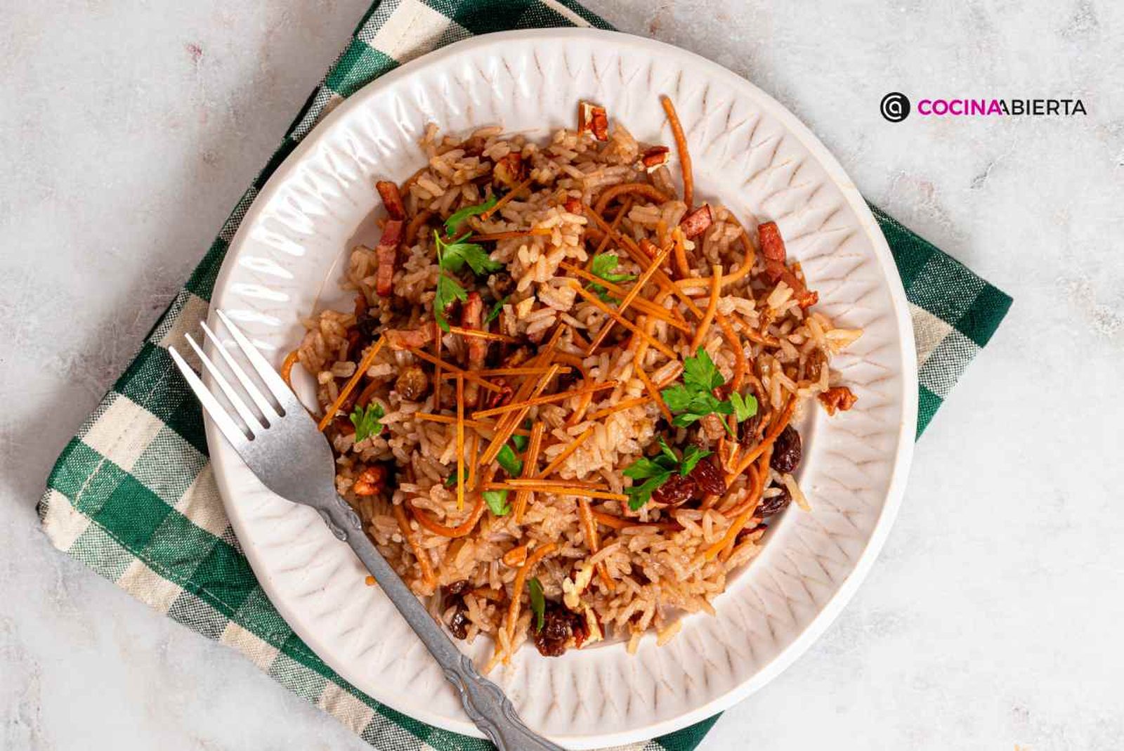 Arroz árabe: la guarnición navideña peruana con espaguetis y uvas pasas