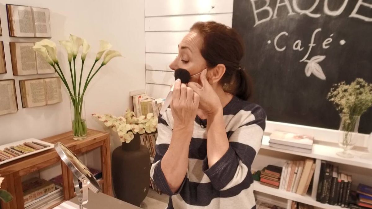 aplicar colorete con bastoncillo de algodon de guia