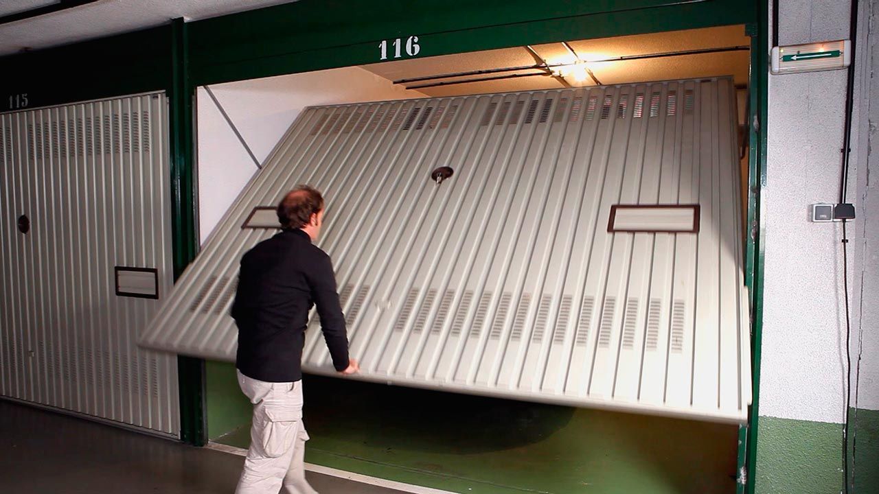Cambiar bombín de puerta de garaje paso 7
