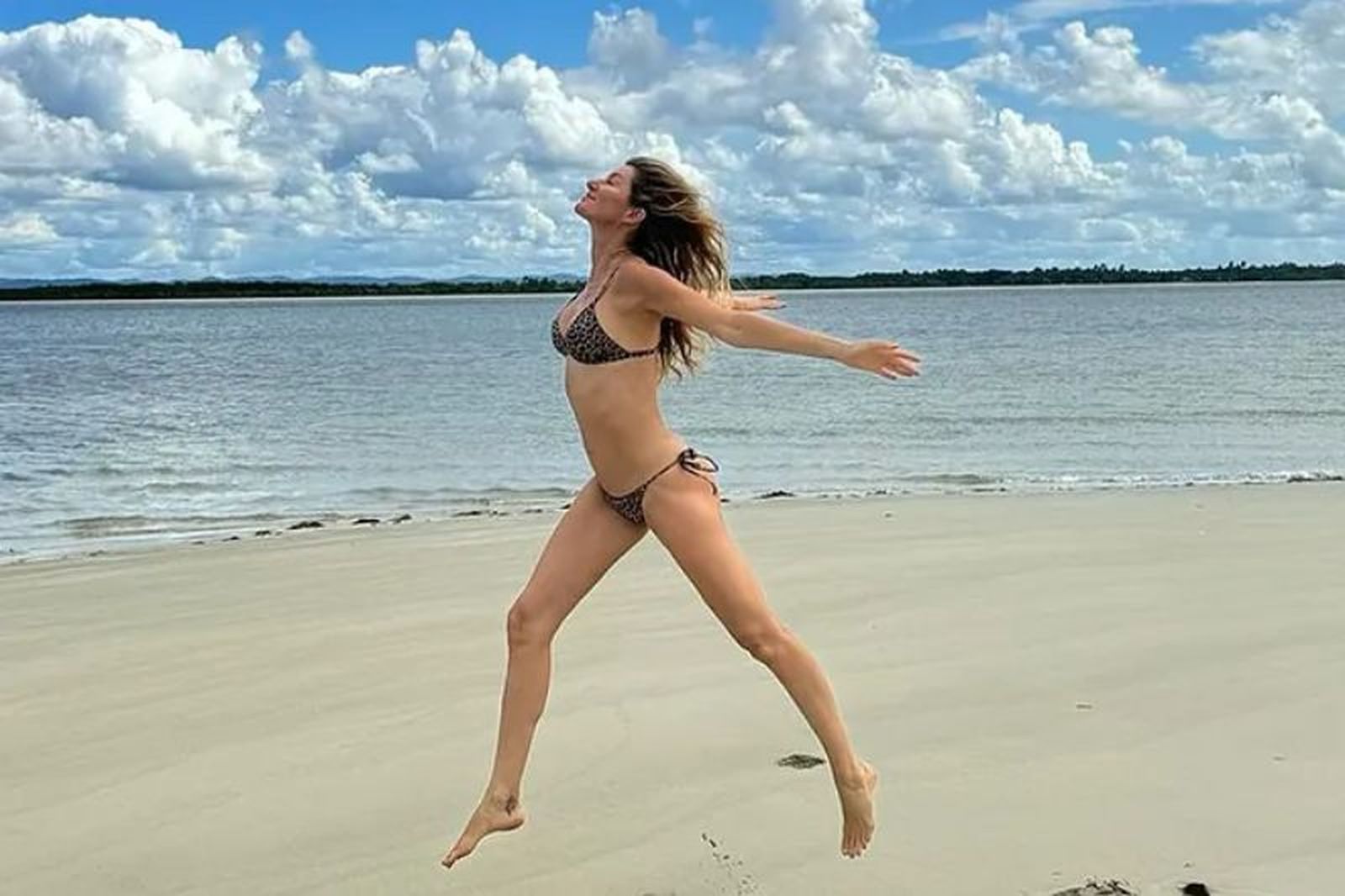 La modelo Gisele Bündchen estupenda a sus 44 años
