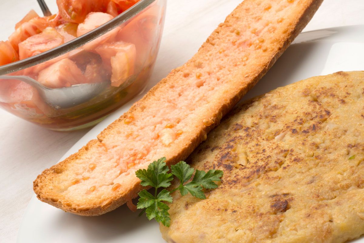 5329 Trinxat con pa amb tomaquet y ensalada (714) xl