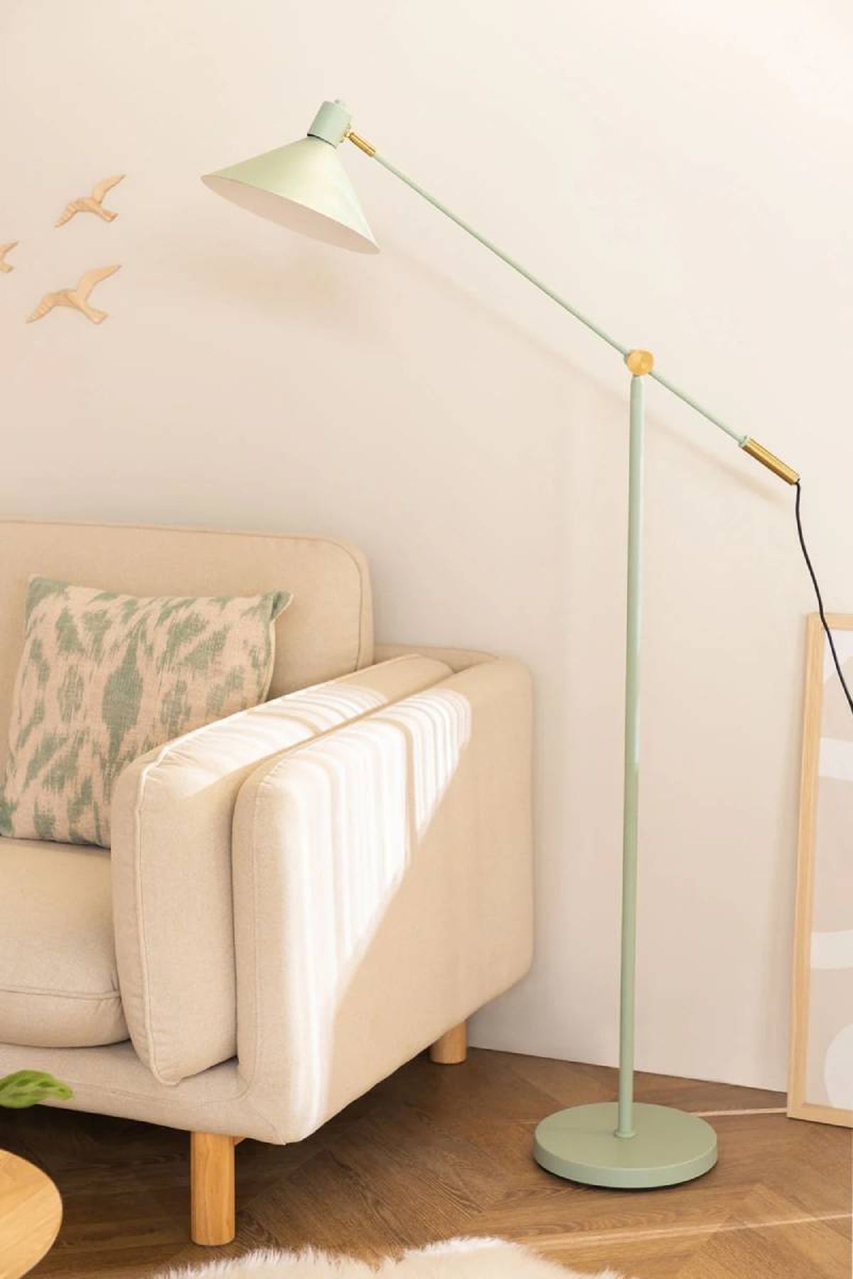 Lámpara de pie articulada de color verde Francis.