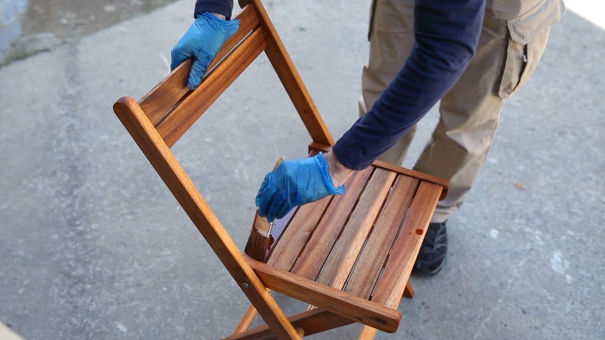Proteger muebles de madera con aceite de teca paso 4