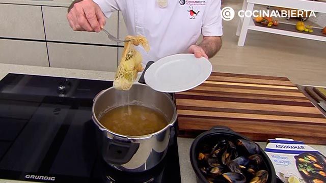 receta mejillones con garbanzos karlos arguinano