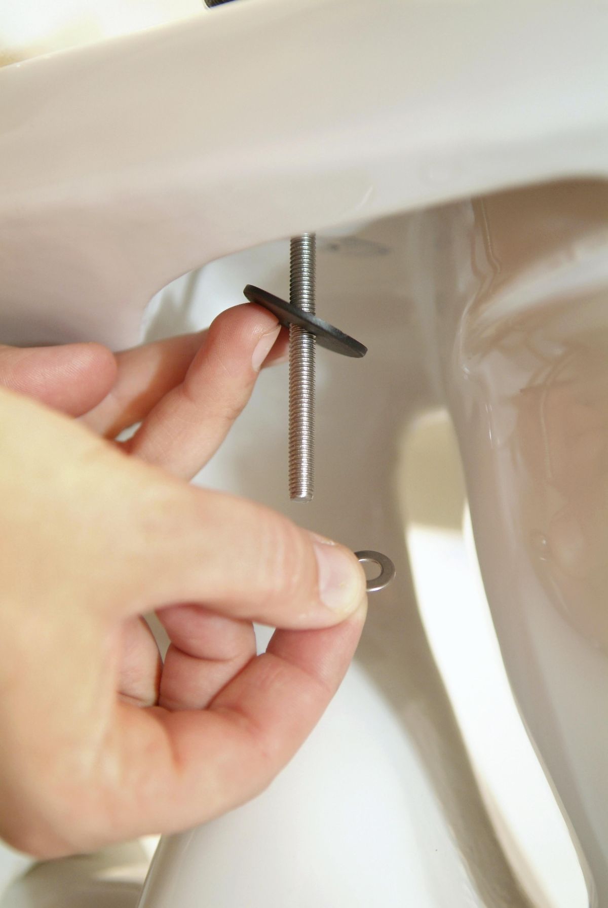 brico 0509 1 colocar tapa inodoro decorativa paso 7