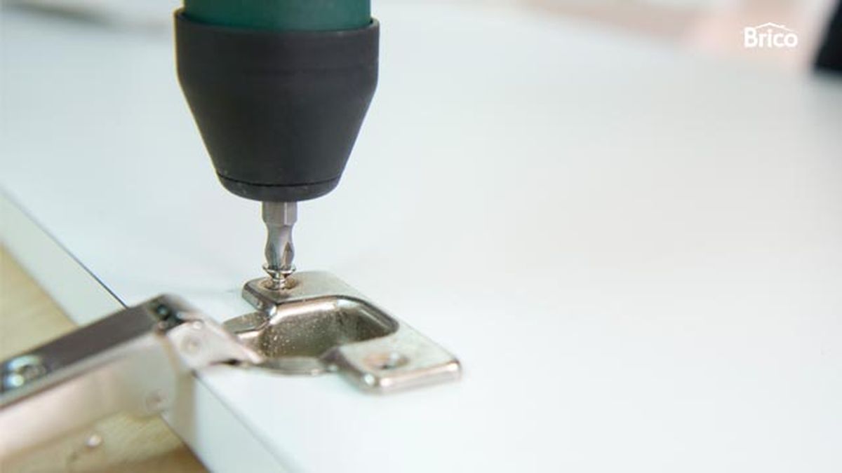 brico 0532 Sustituir puertas cocina paso 10