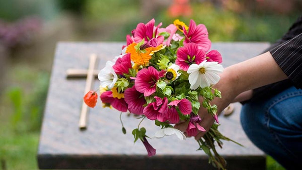 ramo flores Todos los Santos