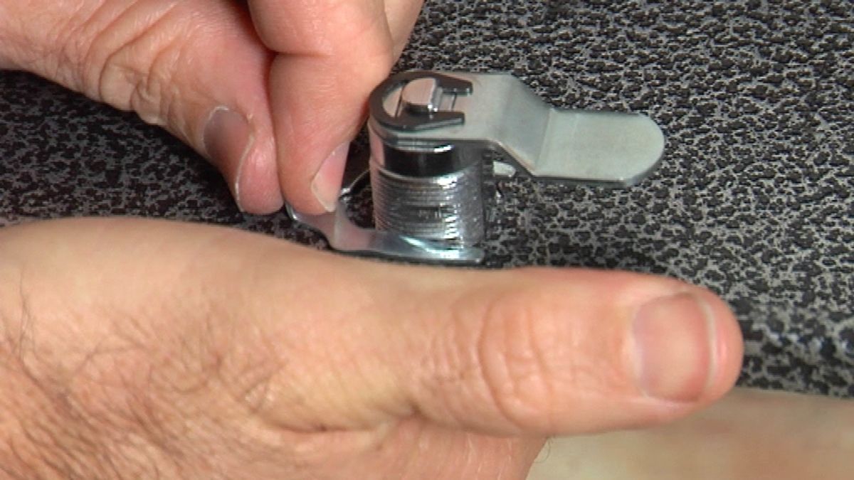 Cerradura de combinación para buzón paso 2