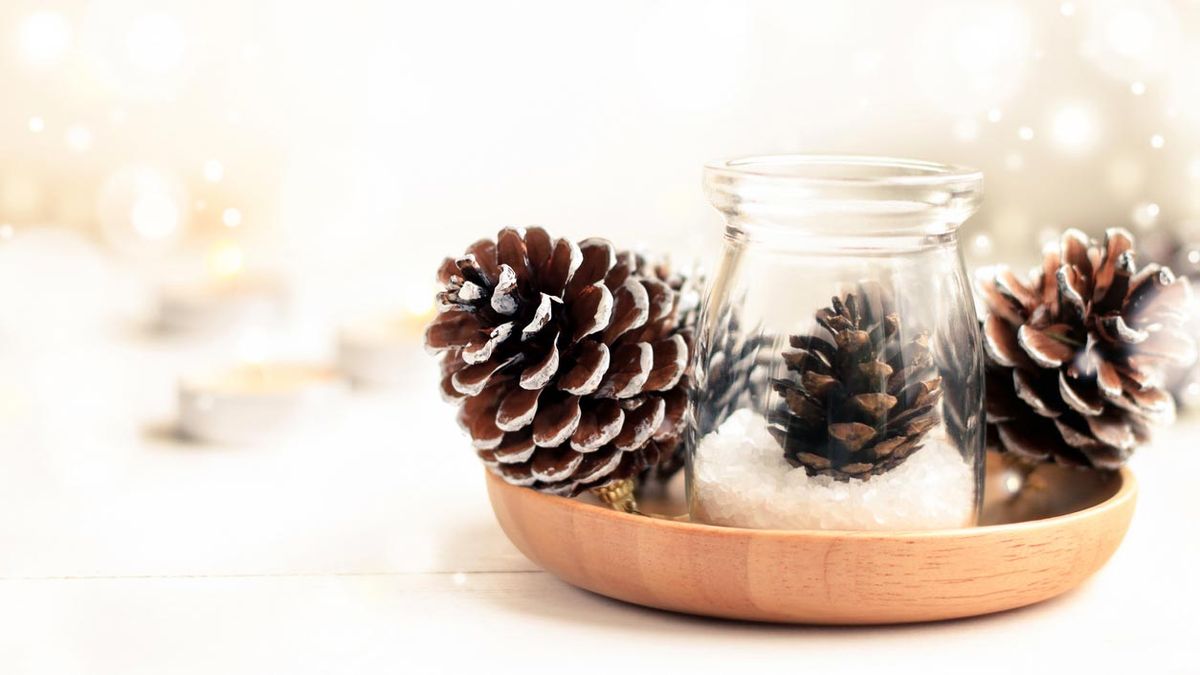 manualidades pinas tarro adorno mesa