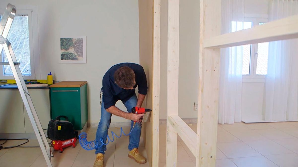 Cómo colocar un tabique de madera paso 8