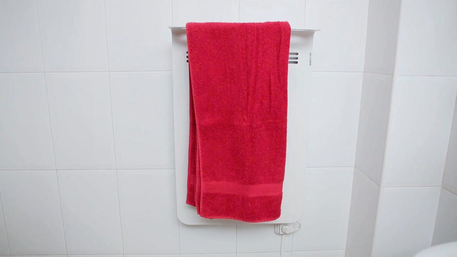 Colocar un calefactor toallero en el baño