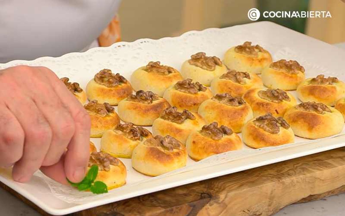 Decora los mazapanes con nueces