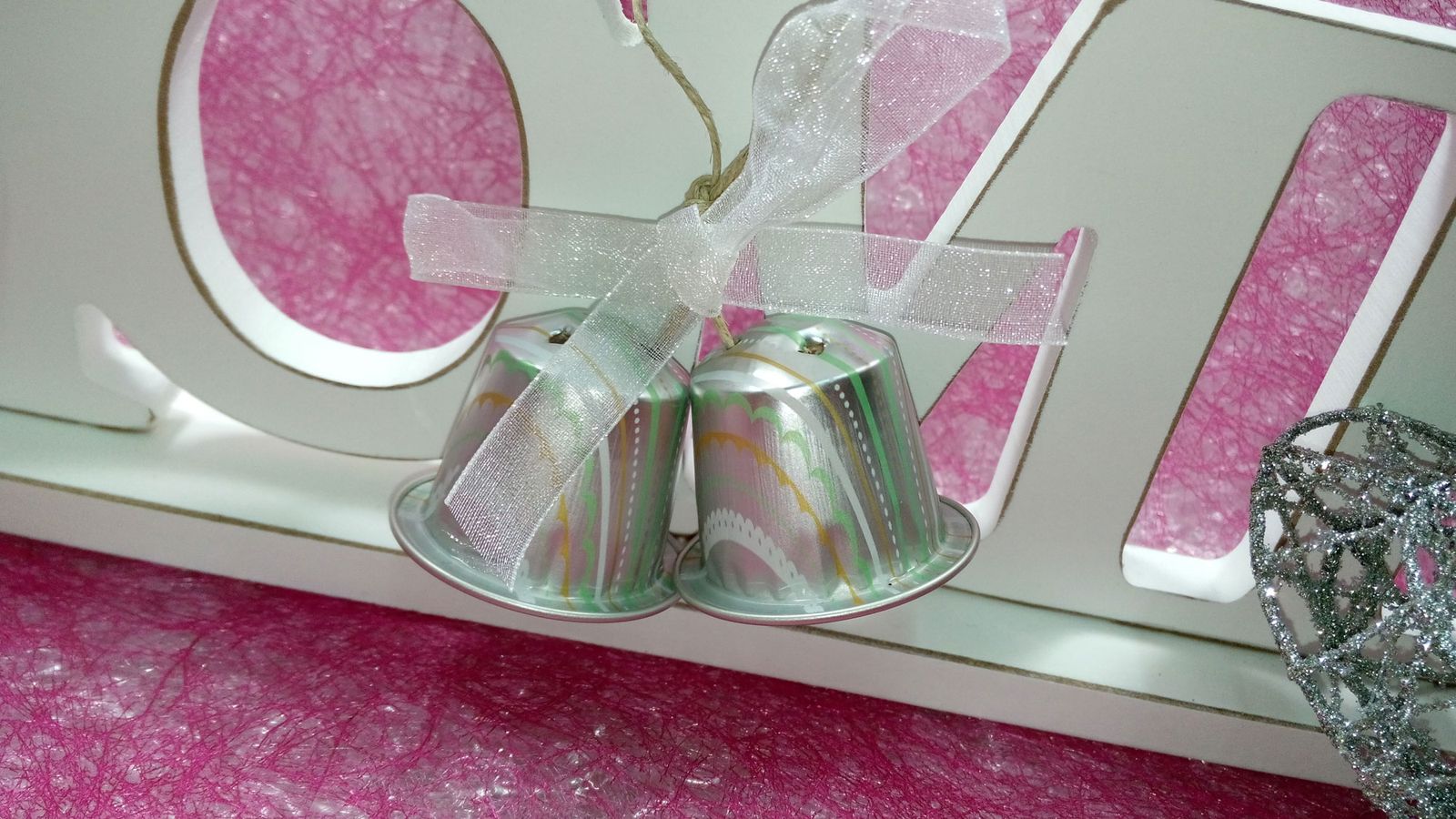 campanillas de navidad con capsulas de cafe