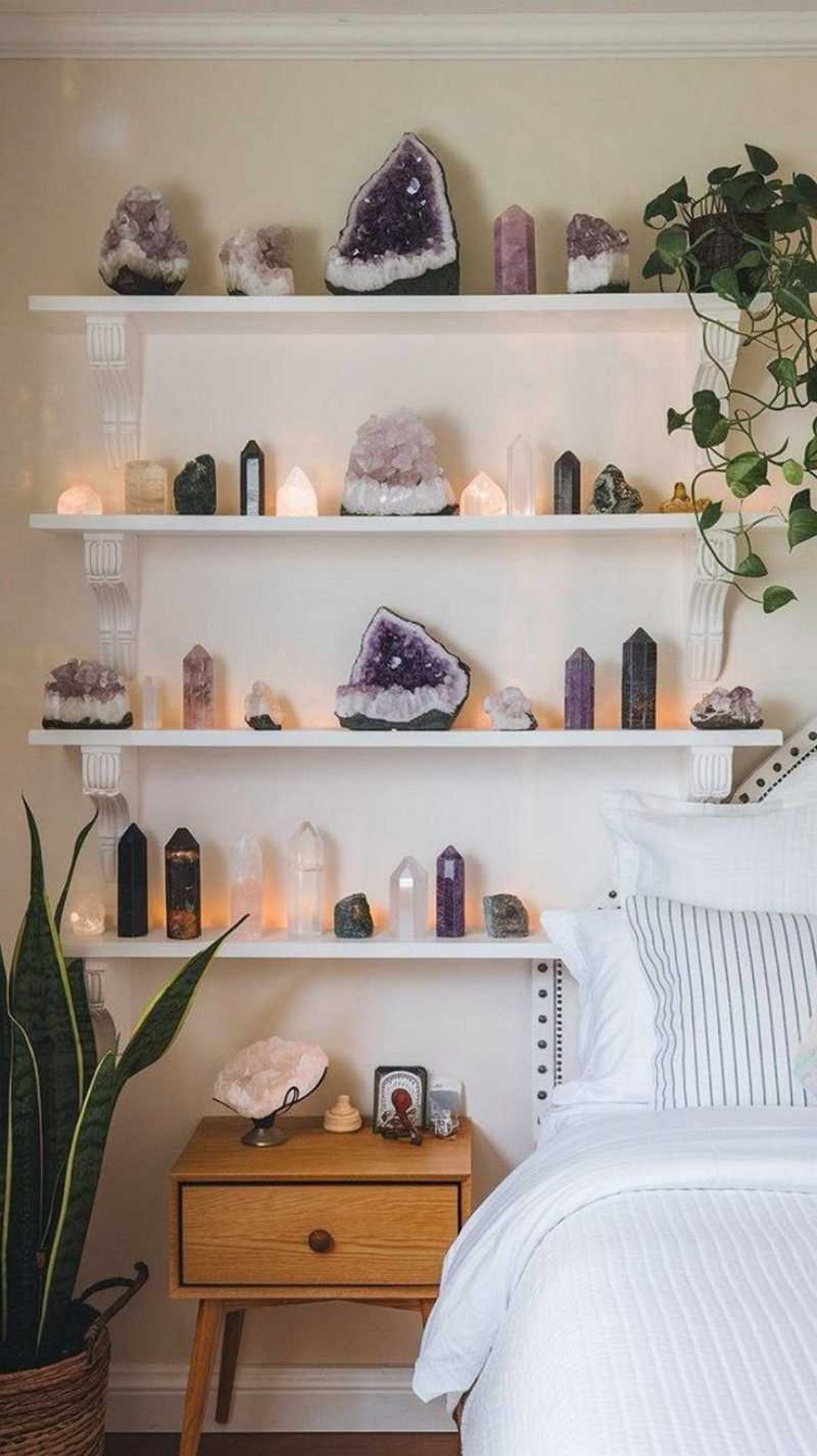 Dormitorio de estilo witchy y boho.