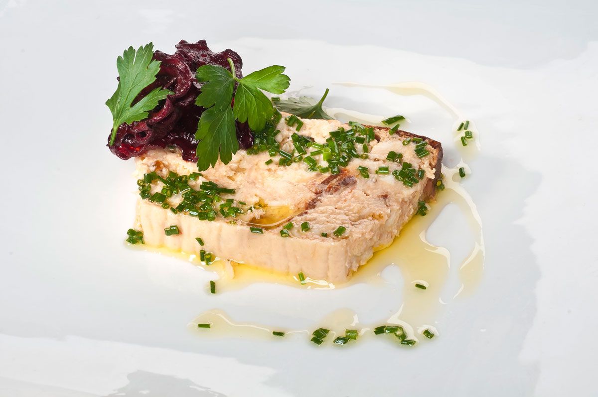 1370 Pastel de pescado con chips de remolacha (554) xl